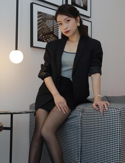 三个领导换着躁我几小时在线观看